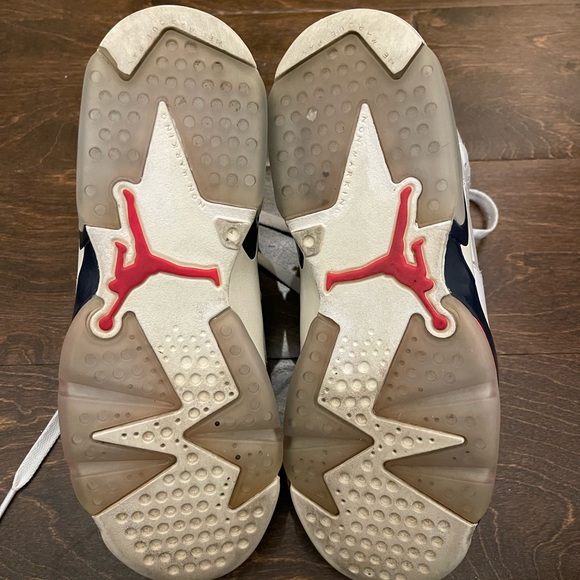 Air Jordan 6 Retro GS Tinker
Basketball Shoes size 4.5 youth sneakers - Picture 5 of 5